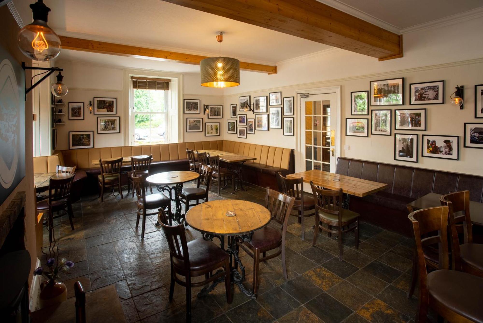 Traquair Arms Hotel อินเนอร์ลิเทน ภายนอก รูปภาพ