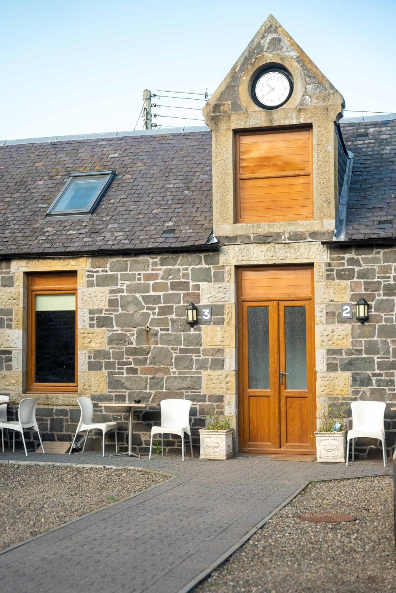 Traquair Arms Hotel อินเนอร์ลิเทน ภายนอก รูปภาพ