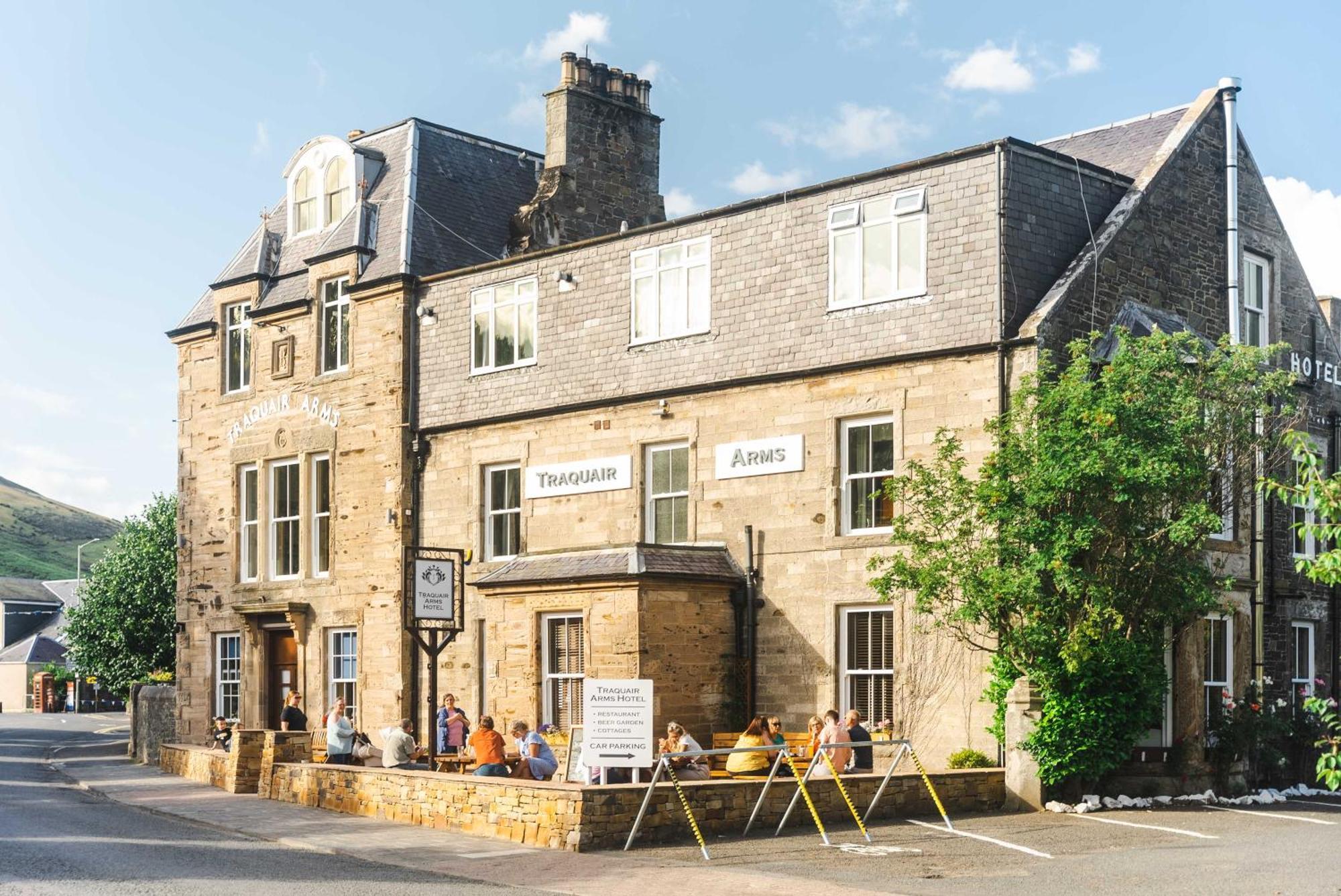 Traquair Arms Hotel อินเนอร์ลิเทน ภายนอก รูปภาพ