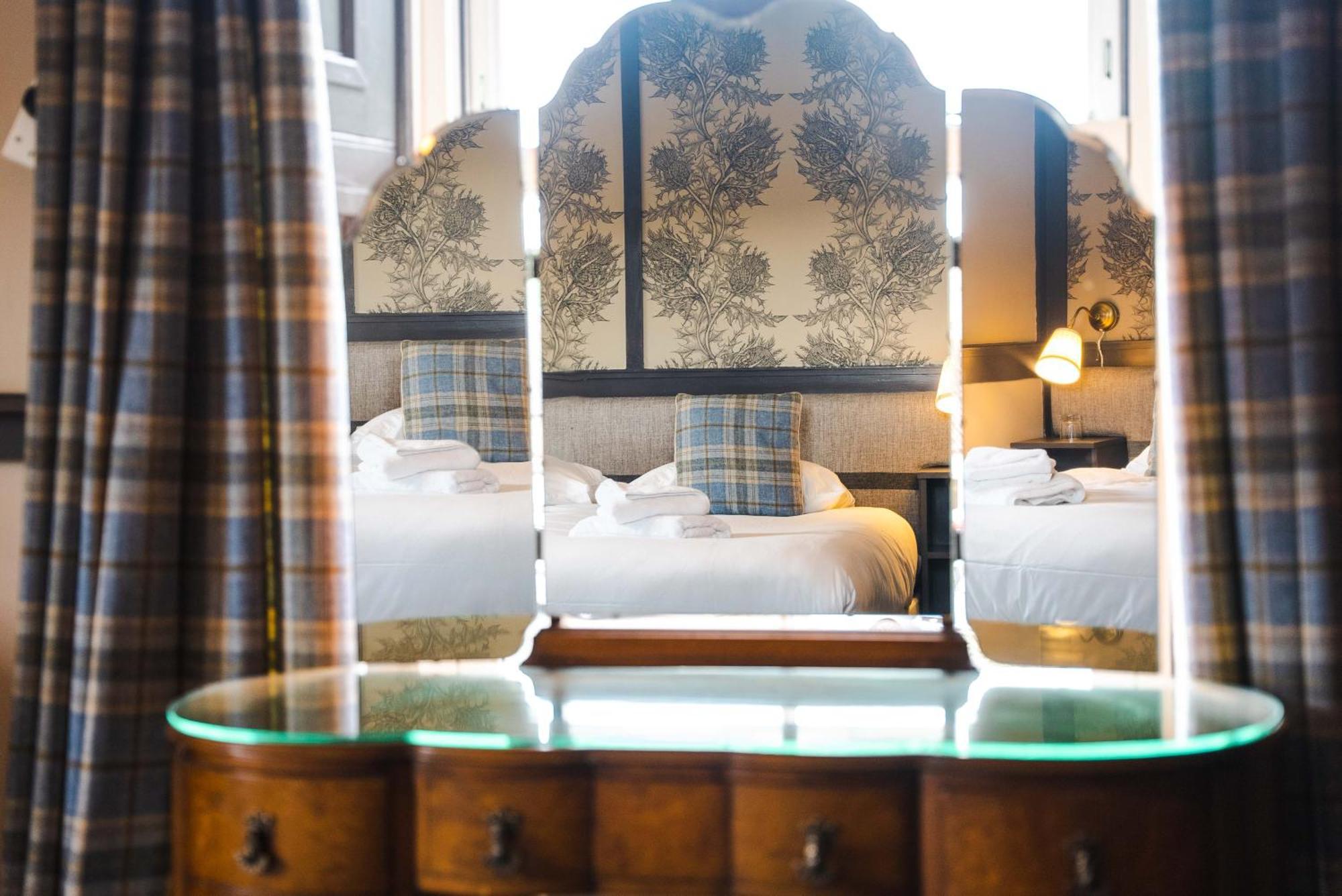 Traquair Arms Hotel อินเนอร์ลิเทน ภายนอก รูปภาพ
