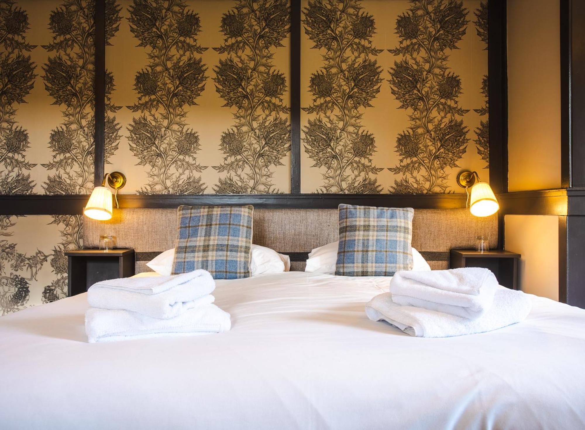 Traquair Arms Hotel อินเนอร์ลิเทน ภายนอก รูปภาพ