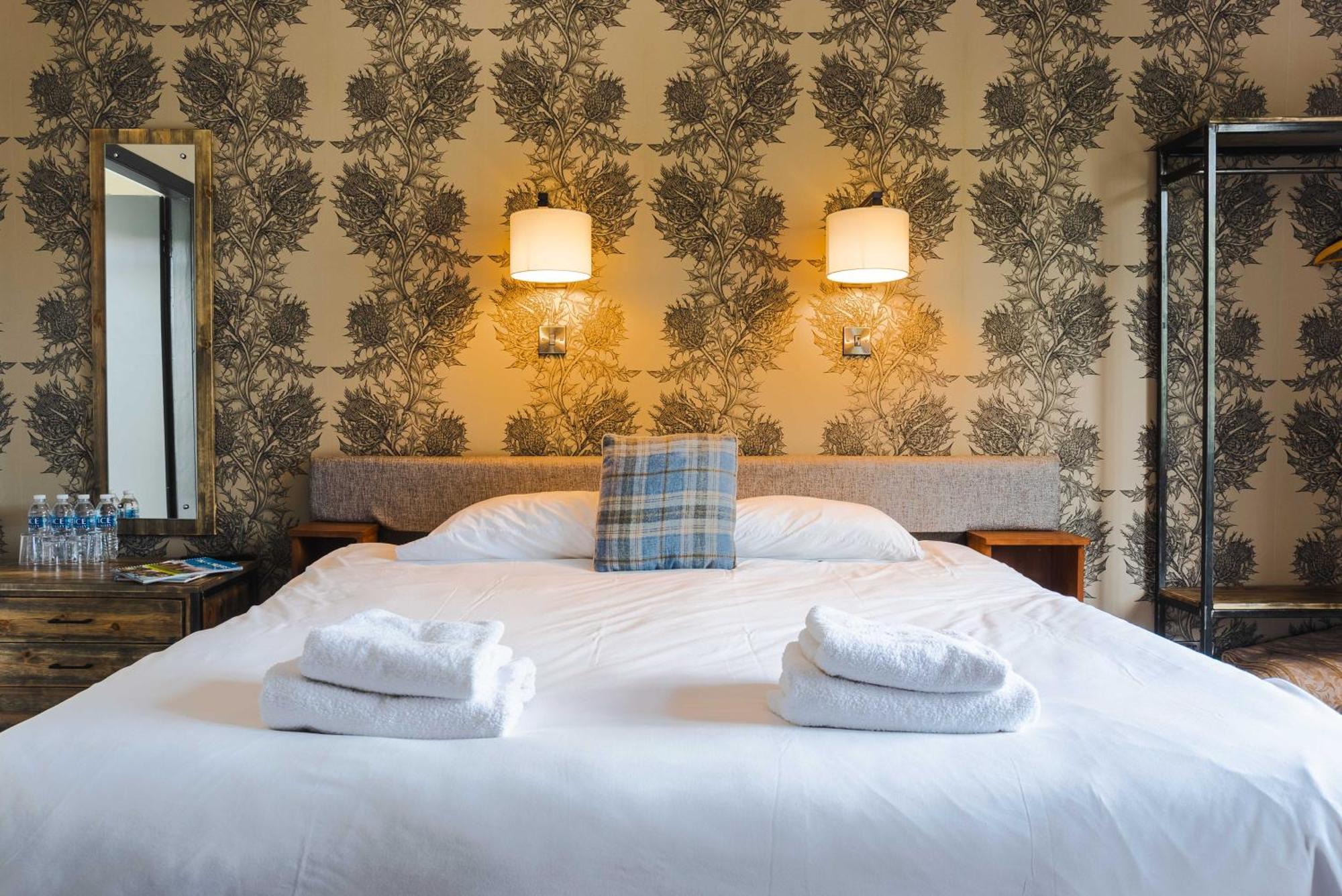 Traquair Arms Hotel อินเนอร์ลิเทน ภายนอก รูปภาพ