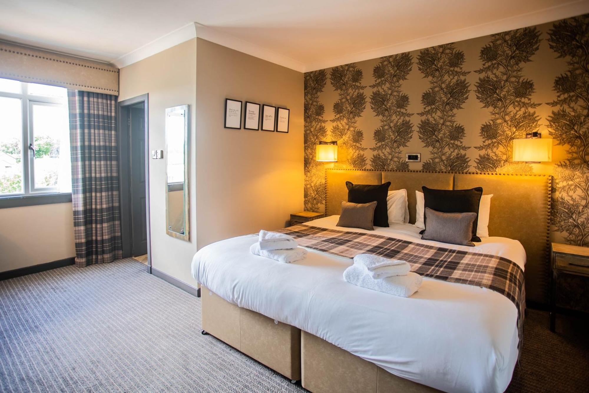 Traquair Arms Hotel อินเนอร์ลิเทน ภายนอก รูปภาพ